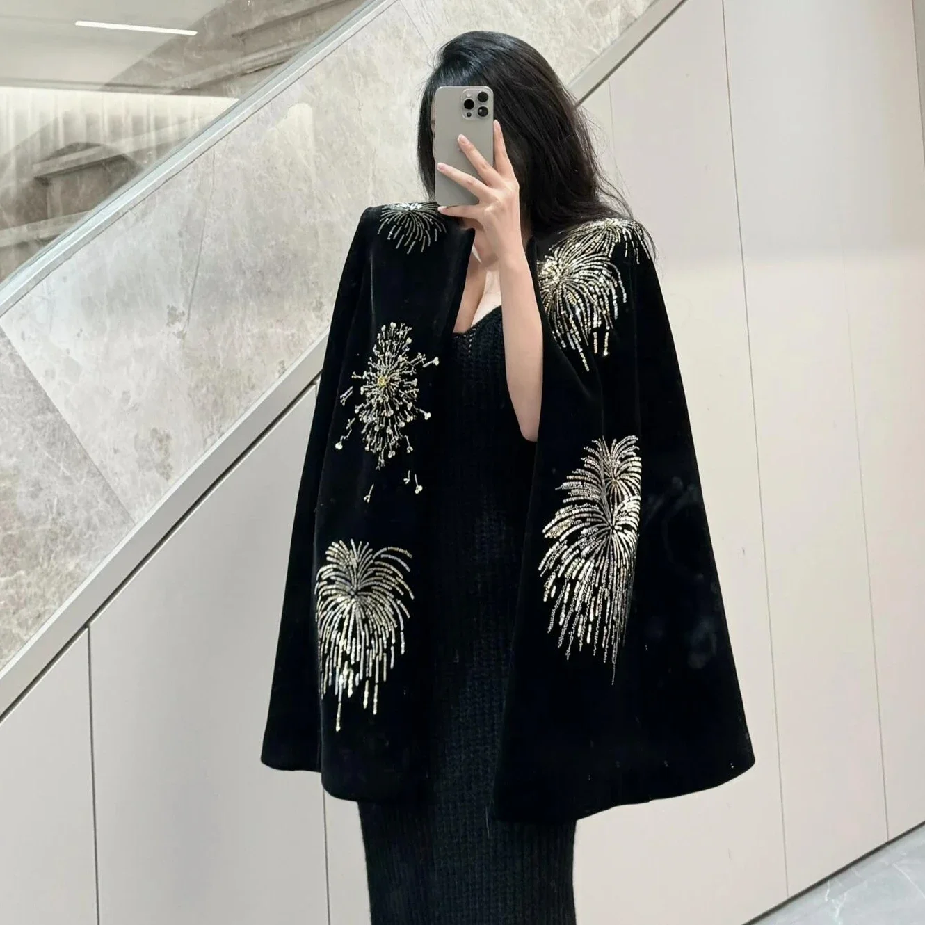 Retro Black Cloak for Women 2024 Autumn Winter High-end Batwing Sleeve Fireworks Embroidery Loose Shawl Fashion Wool Blend Cape