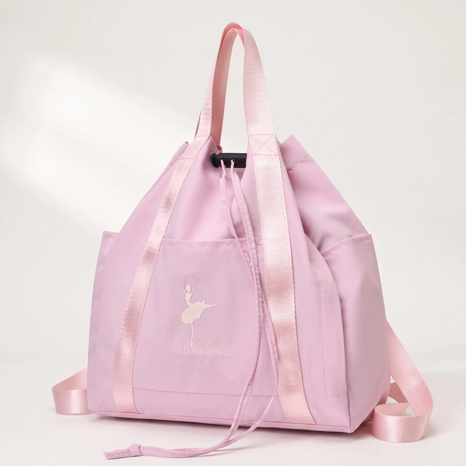 mochila-de-ginastica-em-malha-estruturada-macia-com-fecho-de-fivela-e-alcas-combinando-para-itens-essenciais-de-aulas-de-danca-e-treinos