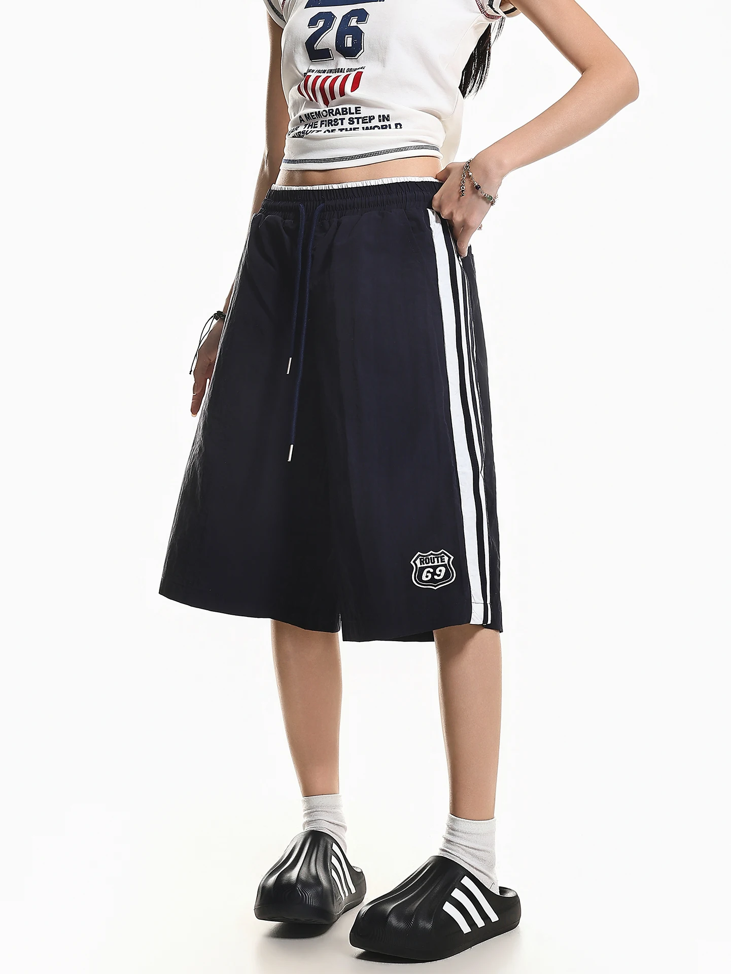 

XPKAEAX Американские ретро-шорты в полоску в стиле High Street, свободные повседневные шорты с широкими штанинами, спортивные бриджи для женщин, уличный стиль, простые, с вышивкой