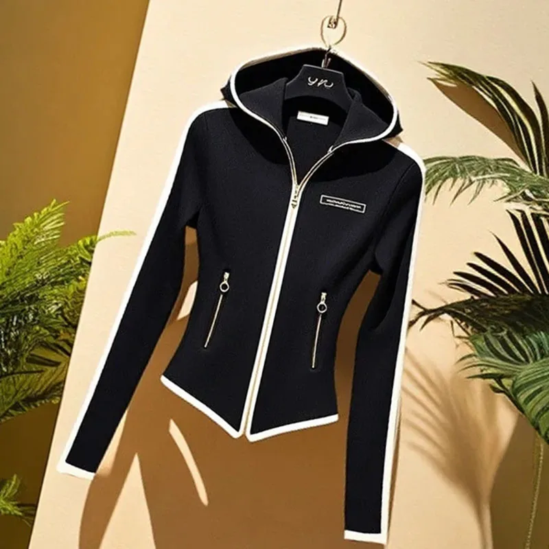 

2025 черная новая модная толстовка с капюшоном на раннюю весну, красивое возрастное пальто, шикарный свитер с капюшоном и вышивкой