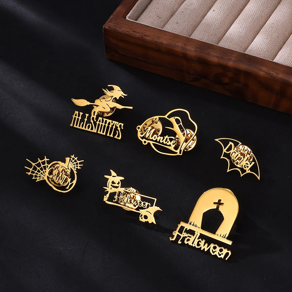 

Custom Pumpkin Bat Witch Name Brooches For Men Women Punk Personalized Stainless Steel Name Pins Halloween Jewelry Gift for Her