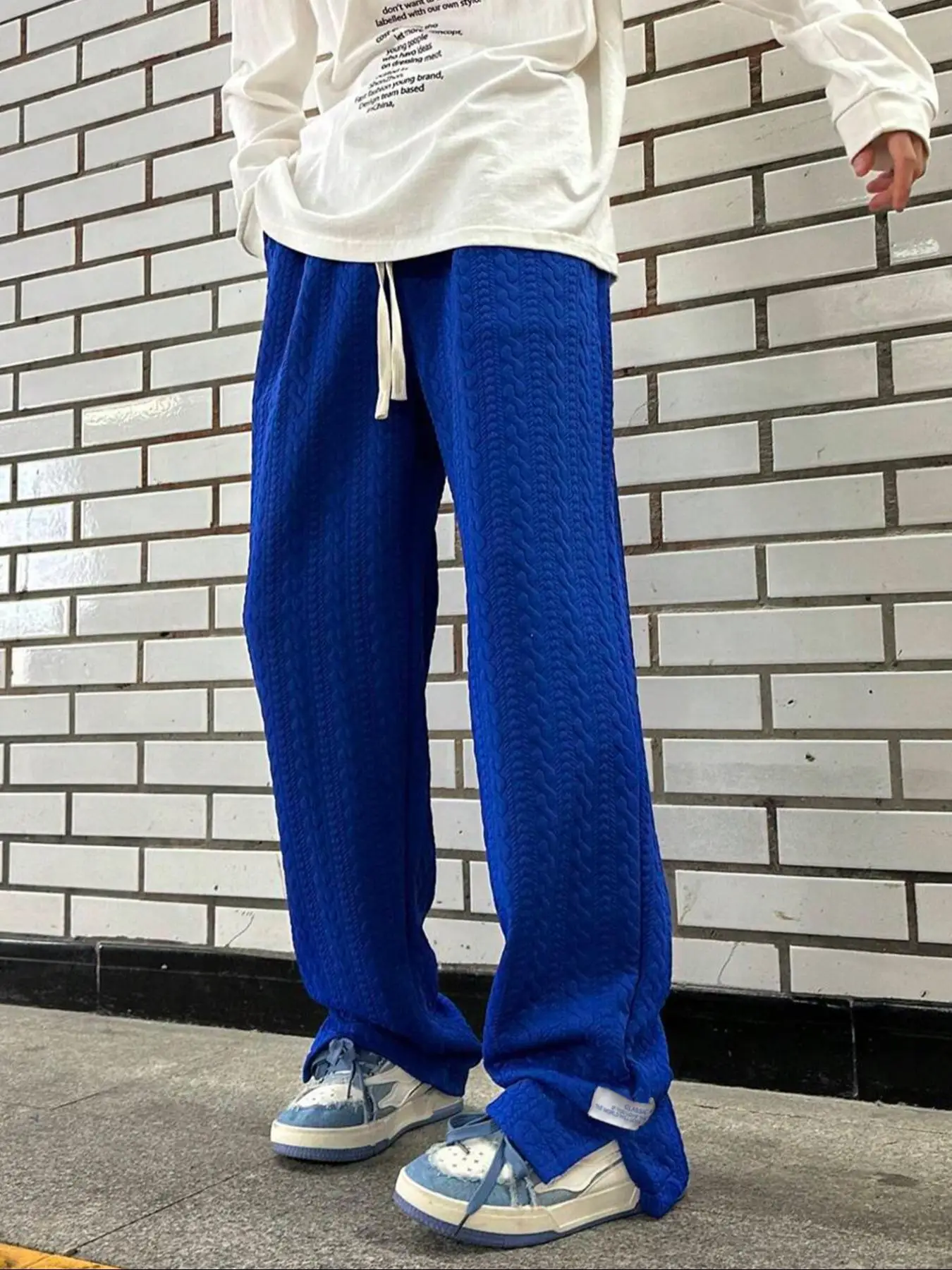 Herren Casual Minimalistische Jogginghose mit Buchstabendruck, Geteilter Saum, Strukturierter Jacquard-Stoff, Kordelzug am Bund, Komfortabler Schnitt – Detail 18