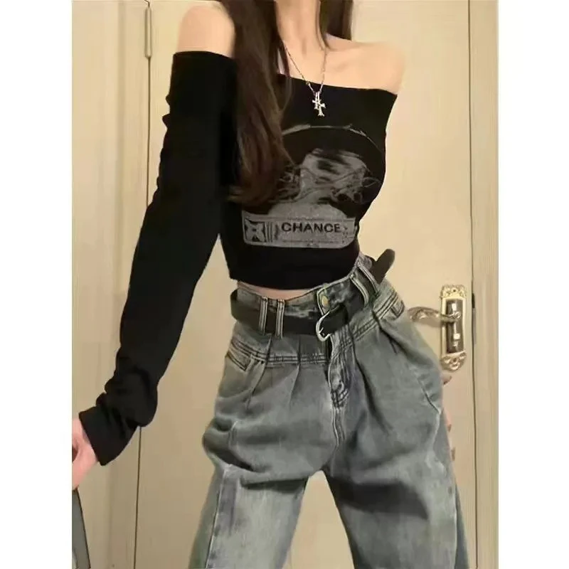 تيشيرتات نسائية سوداء برقبة مائلة وأكمام طويلة مطبوعة تي شيرت 2025 Ropa Mujer Harajuku ملابس علوية مثيرة كورية غير رسمية Y2k تي شيرت