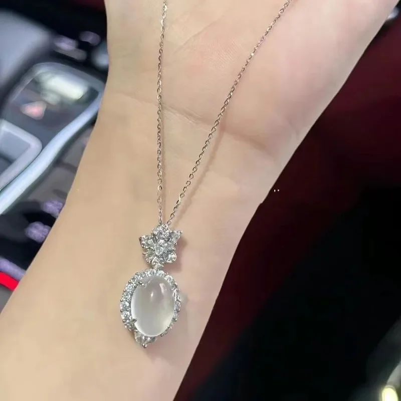 Natural Ice Chalcedony Translucent Necklace Pendant Luxurious and Sparkling Dinner Party Clavicle Chain Temperament Jewelry