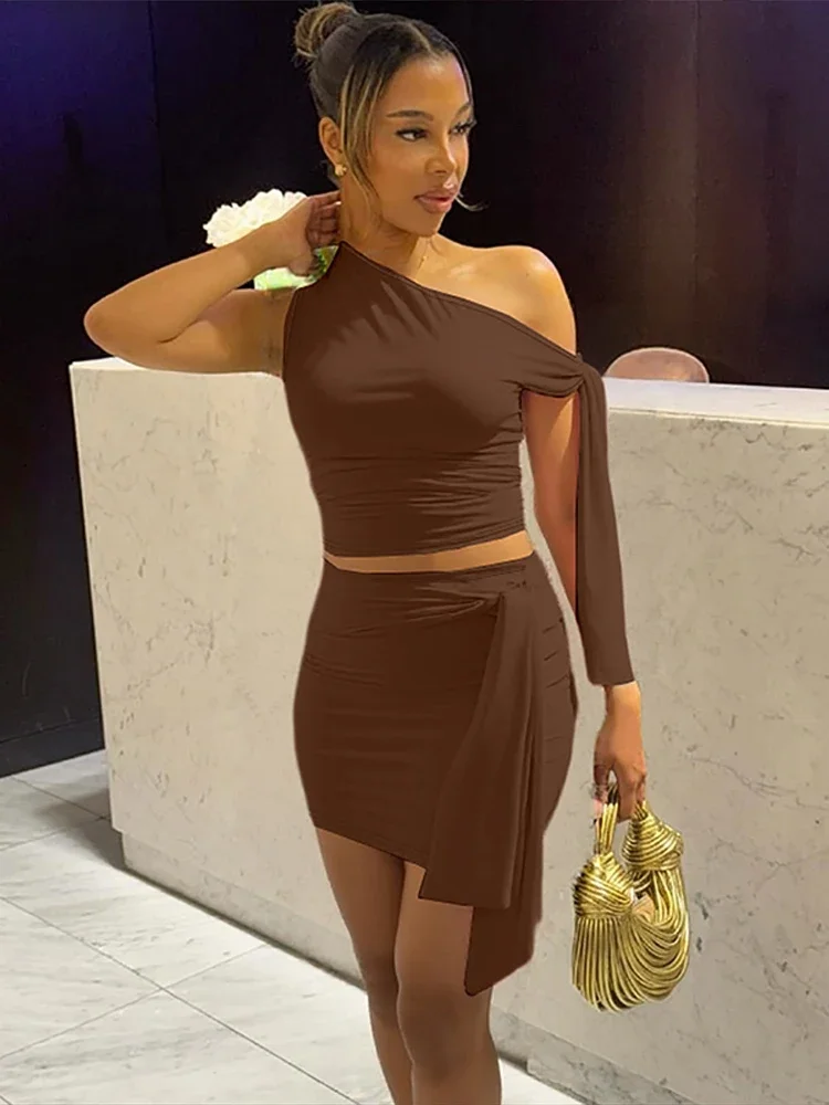 XIAOTANG Setelan Dua Potong Wanita Berenda Atasan Lengan Tidak Beraturan Kerah Miring Rok Pendek Paket Pinggul Pakaian Liburan Pantai Musim Panas