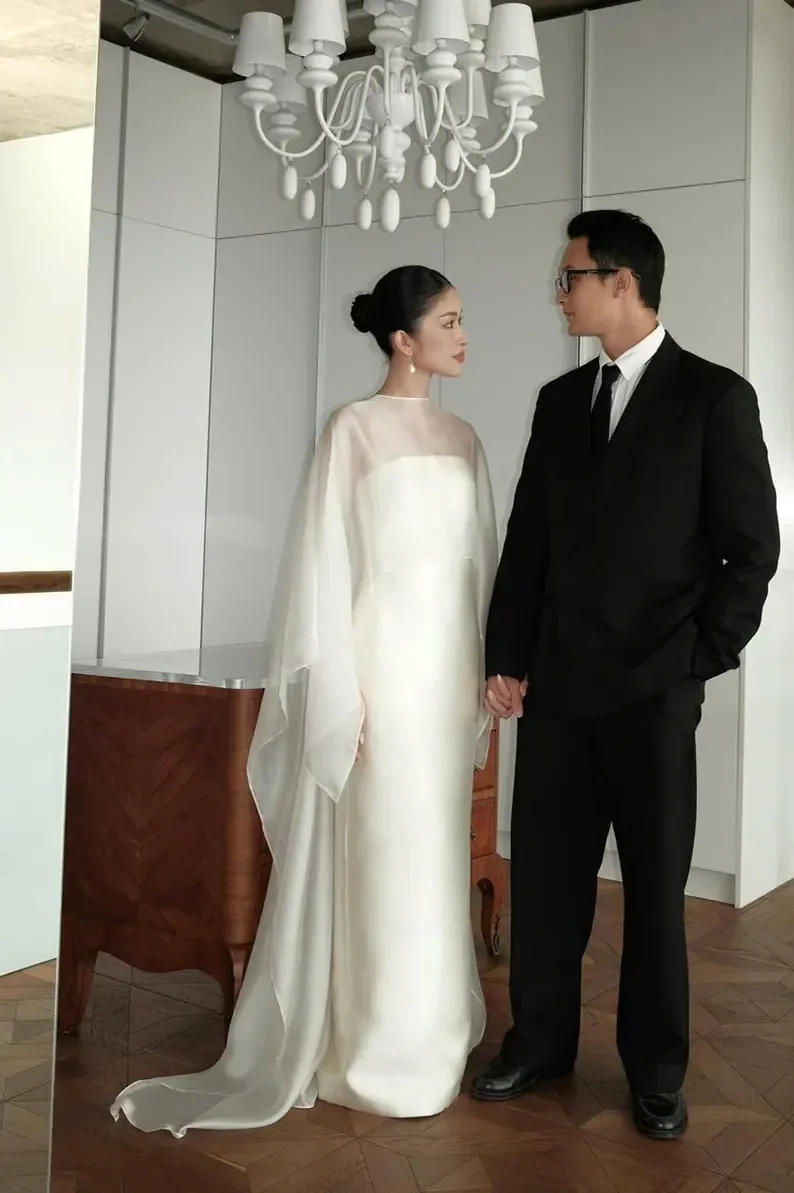 Abito da sposa senza schienale avorio a sirena minimalista classico personalizzato 2025 Set in due pezzi per feste da ballo e abiti da sposa