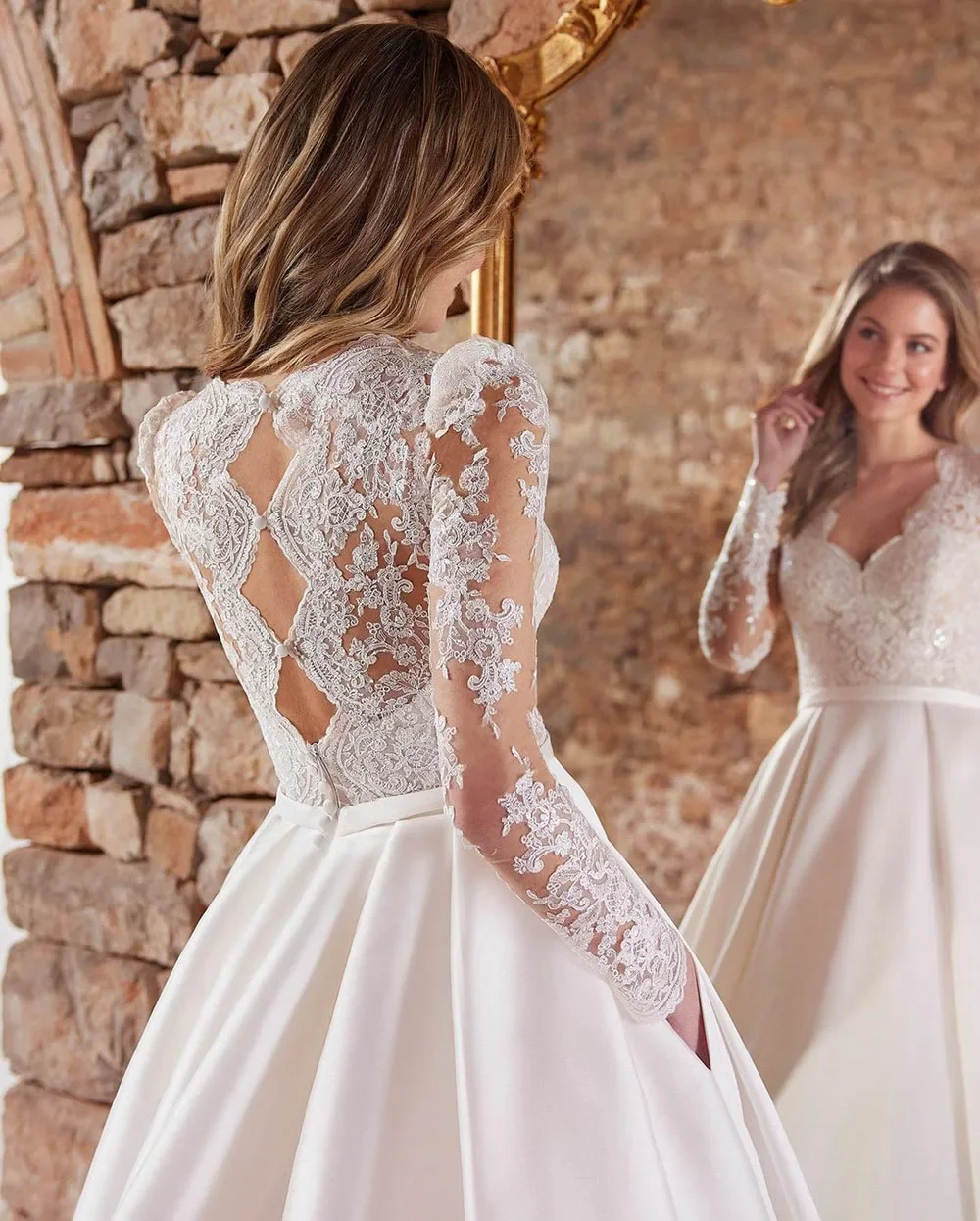 Customzied Charming Women Wedding Dresses With Pocket Sexy V Neck Long Sleeves Lace Appliques Bride Dress Satin Long  Gowns