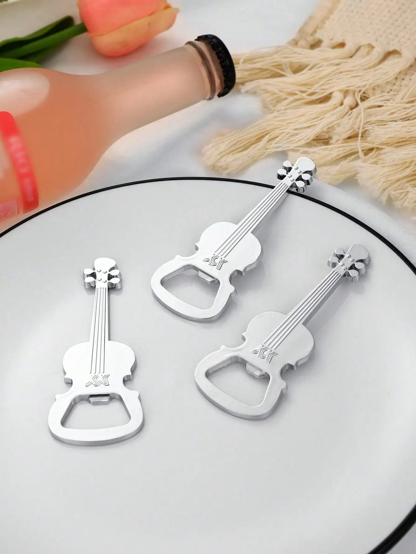 

2Pcs Guitar Shaped Beer Bottle Openers, Zinc Alloy Creative Portable Bottle Opener, Novelty Musical Instrument Style Bar Tool For Home Bar Party Gift