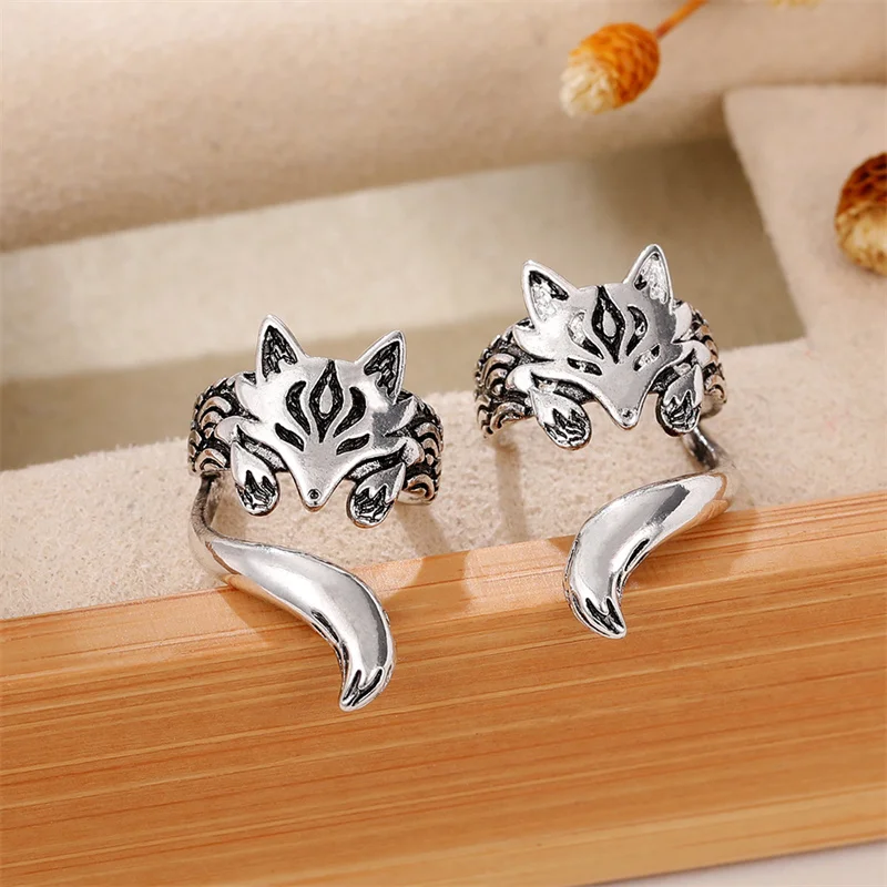 Huitan New Trendy Fox Shape Clip Earrings for Women Antique Silver Color 2023 Ear Cuff Earrings Girl Statement Jewelry Drop Ship