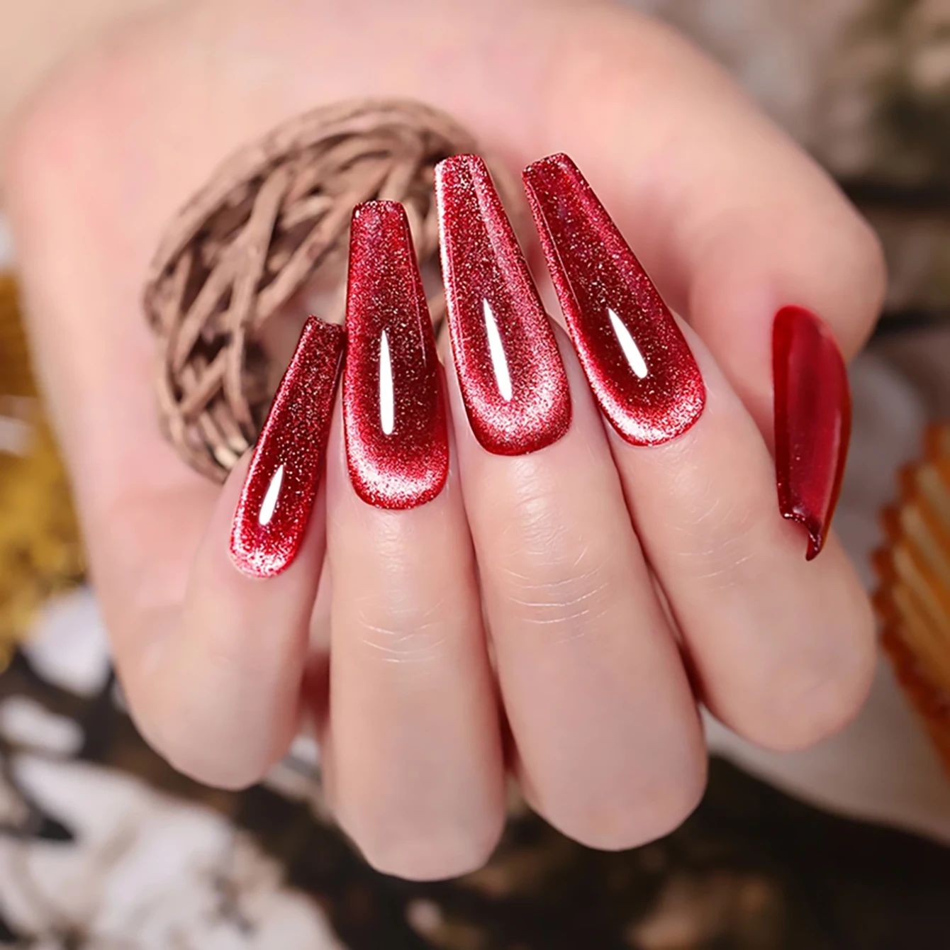 1 pz TC Natale Popolare Rosso Scintillante Occhio di Gatto Gel Smalto per unghie Sbiancamento Pietra Preziosa Scintillante Perle di Vetro Rosso Cat Eye Nail Art