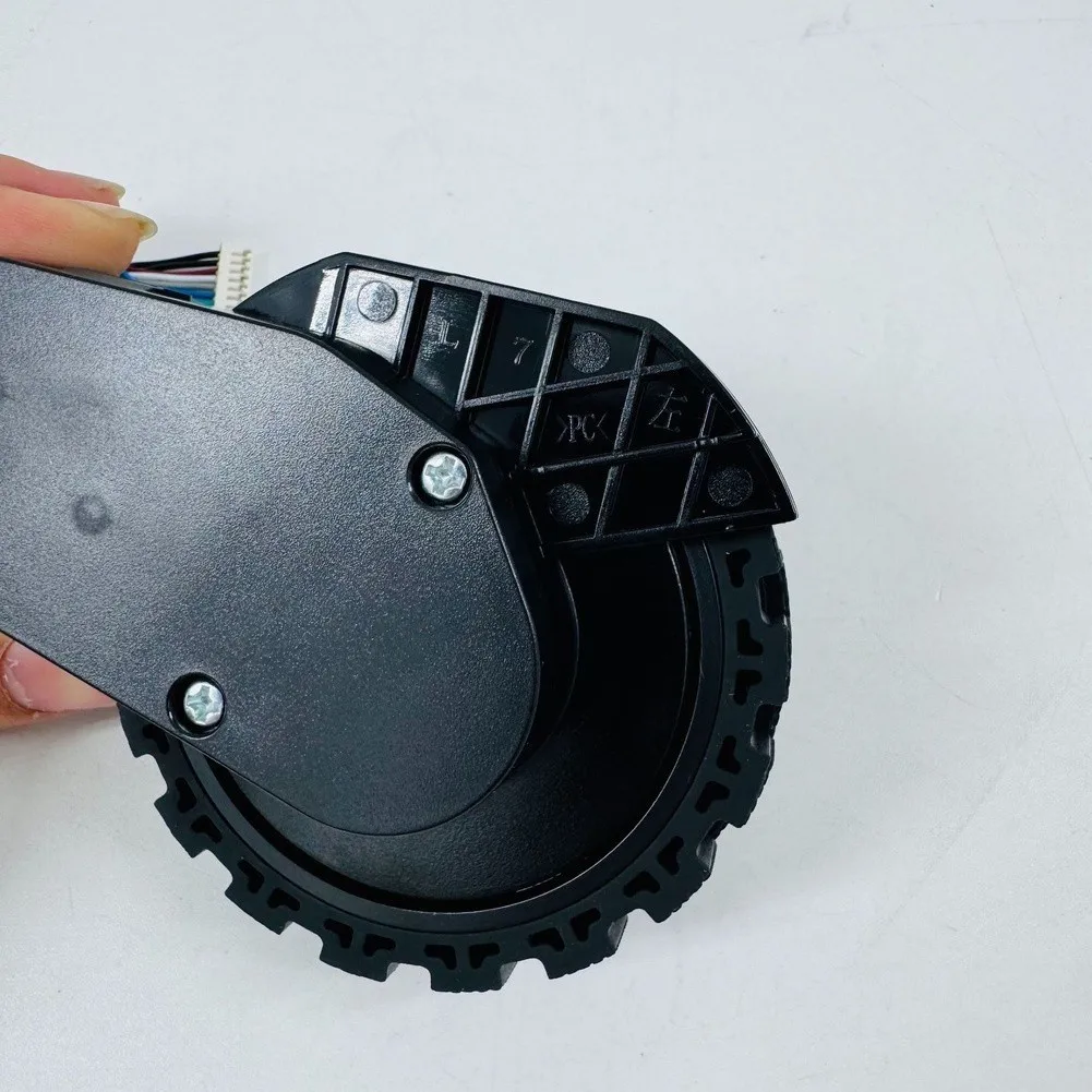 OEM Spec Drive Wheels for Dreame Z50 For P50 E40 Ultra Robot Vacuum Facilitating Accurate Wheel Signal Transmission