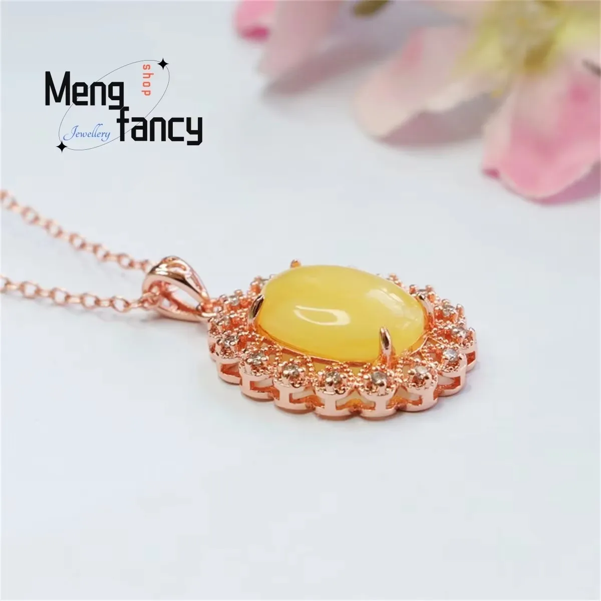 Natural Honey Wax Chicken Oil Yellow Amber Egg Face Hollow Out Necklace Simple Elegant Personalized Fashion Versatile Jewelry