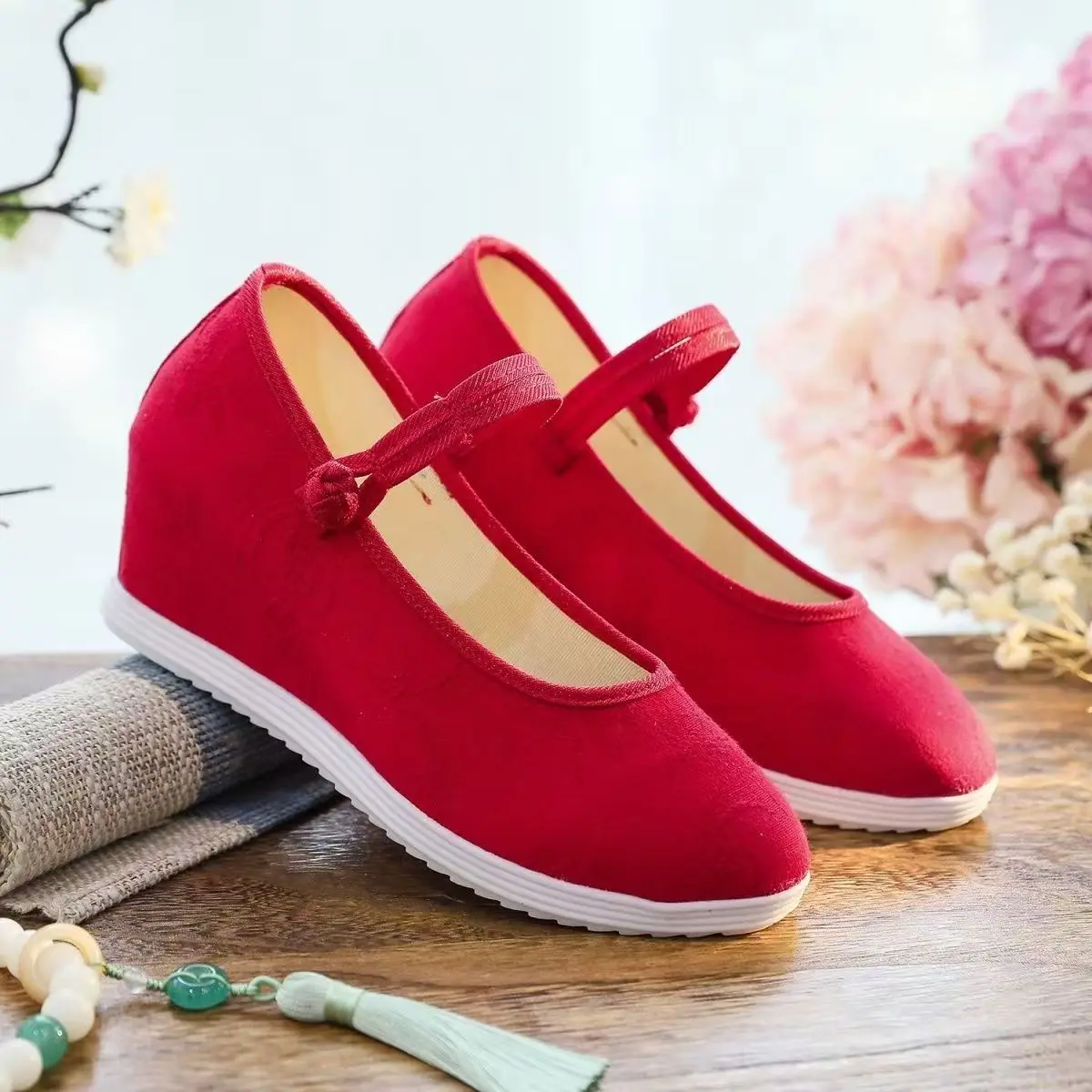 

Women's Solid Round Toe Wedges Cheongsam Shoes Thick Sole Increased Internal Buckle Strap Lightweight Ethnic Style Hanfu Shoes