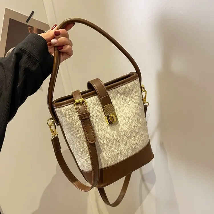 

Легкая роскошная женская сумка через плечо для повседневного использования, весна 2025, новая коллекция, повседневная, высококачественная, текстурная, вместительная, универсальная сумка на плечо