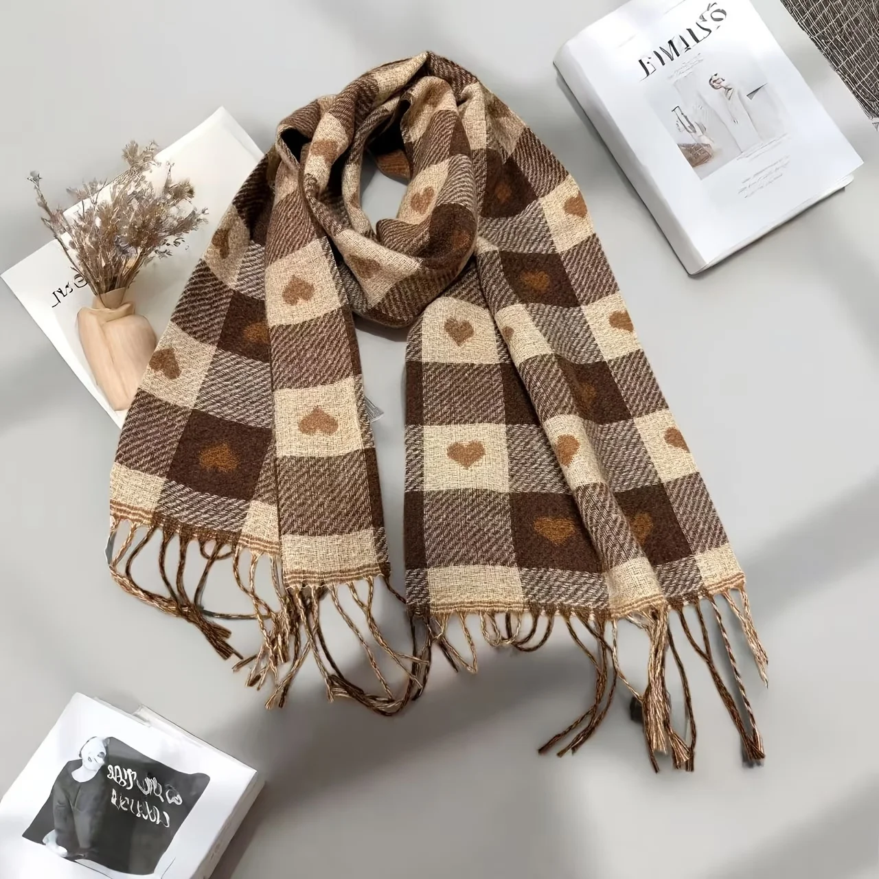 A Fashionable Women's Coffee-Colored Scarf with a Heart-Shaped Pattern, Christmas Scarf, Warm and Windproof, Dry Cleaning Available, Suitable for Evening Dates, Birthday Party Gifts, Women's Accessories
