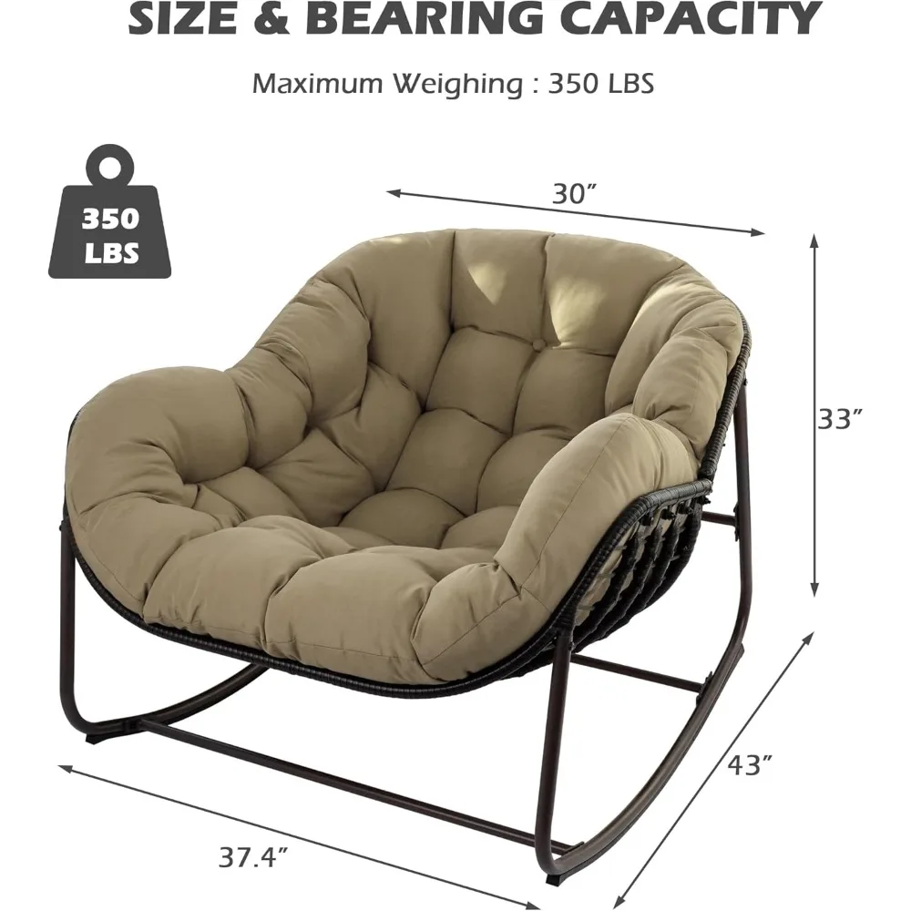 Nadmierne krzesło bujane Papasan w kształcie jajka z poduszką i ramą do użytku wewnątrz i na zewnątrz.