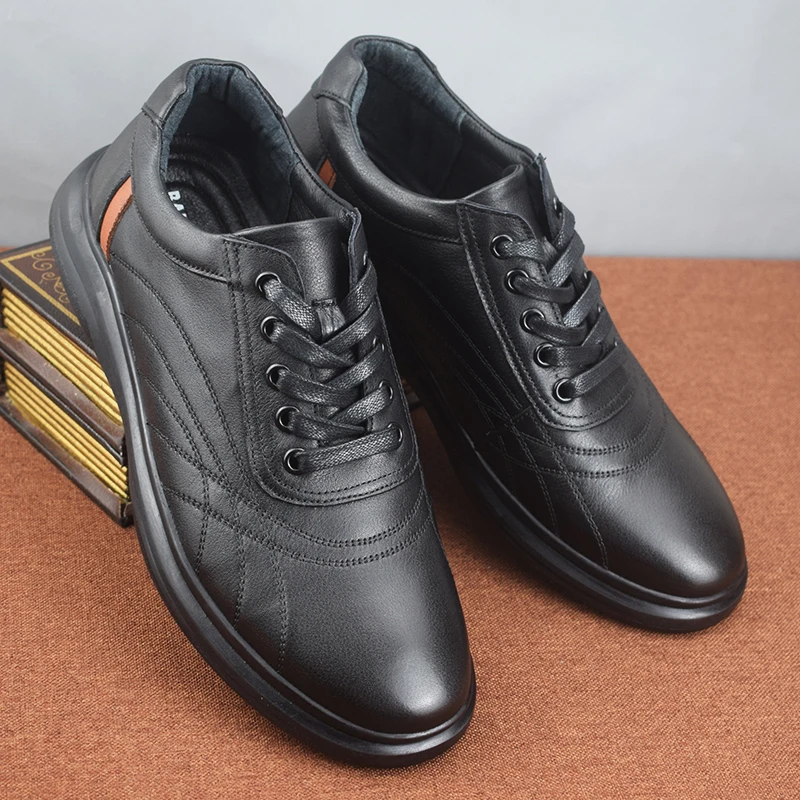 

Men's Casual Leather oes Soft Bot round Toe Layered Cowhide Breathable Comfortable Sport oes Faionable All-Season Wear