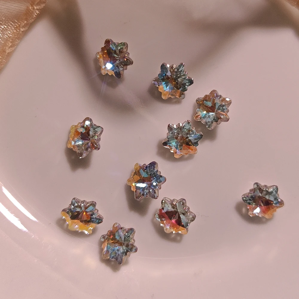 50 Uds Aurora ilusión copos de nieve circón Nail Art Charms 8-12mm parte inferior puntiaguda copos de nieve transparentes gemas de uñas de diamante para decoración de invierno