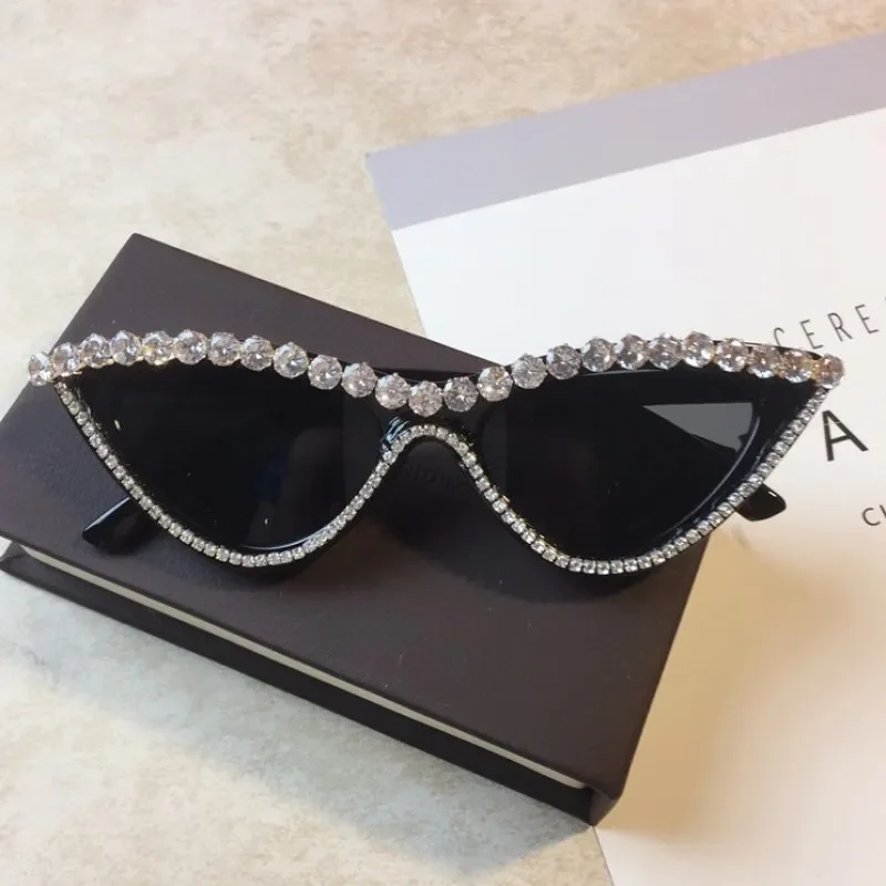 Luxury Crystal Diamond Cat eye Sunglasses Women Vintage Brand Designer Glitter Sun Glasses Fashion Bling Eyewear UV400 Shades