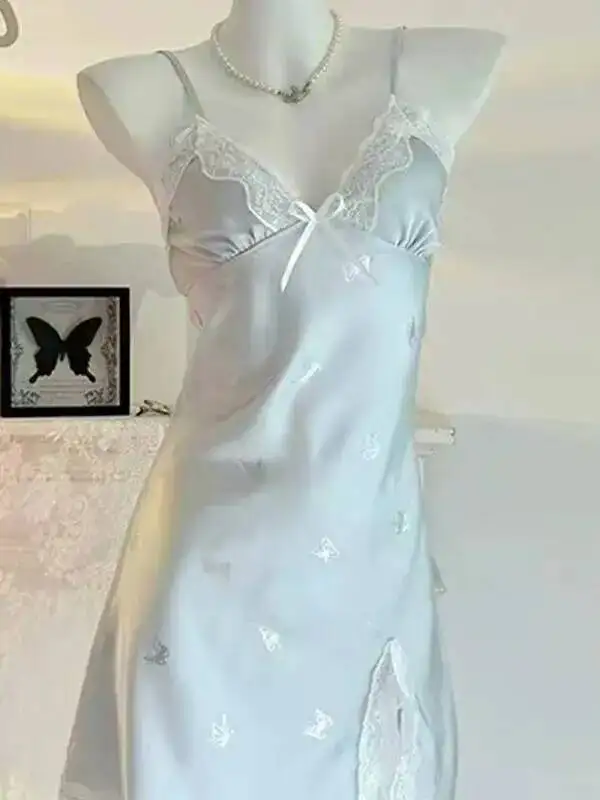فستان مثير على شكل فراشة مطبوعة بحزام من الدانتيل وسادة صدر رغبة نقية من الحرير الجليدي ملابس منزلية فستان بدون ظهر عميق على شكل حرف V بدون أكمام ساحر UTR3