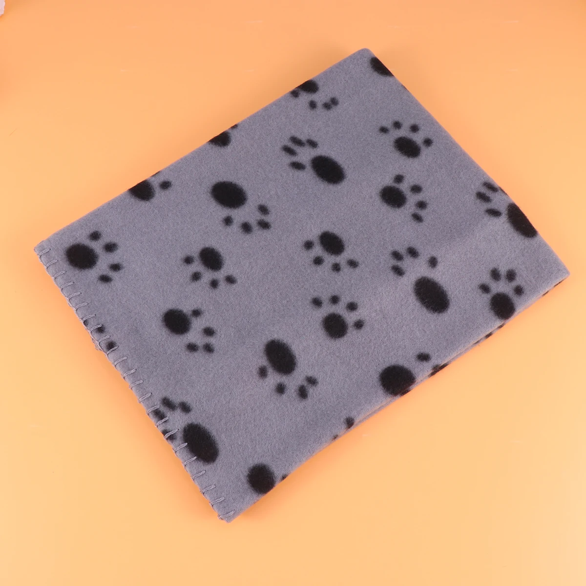 

70x60cm Pets Warm Blanket with Claw Design Super Soft Thermal Sleep Pad for Puppy Cat Double Layered Cozy Bed Cover Grey Black