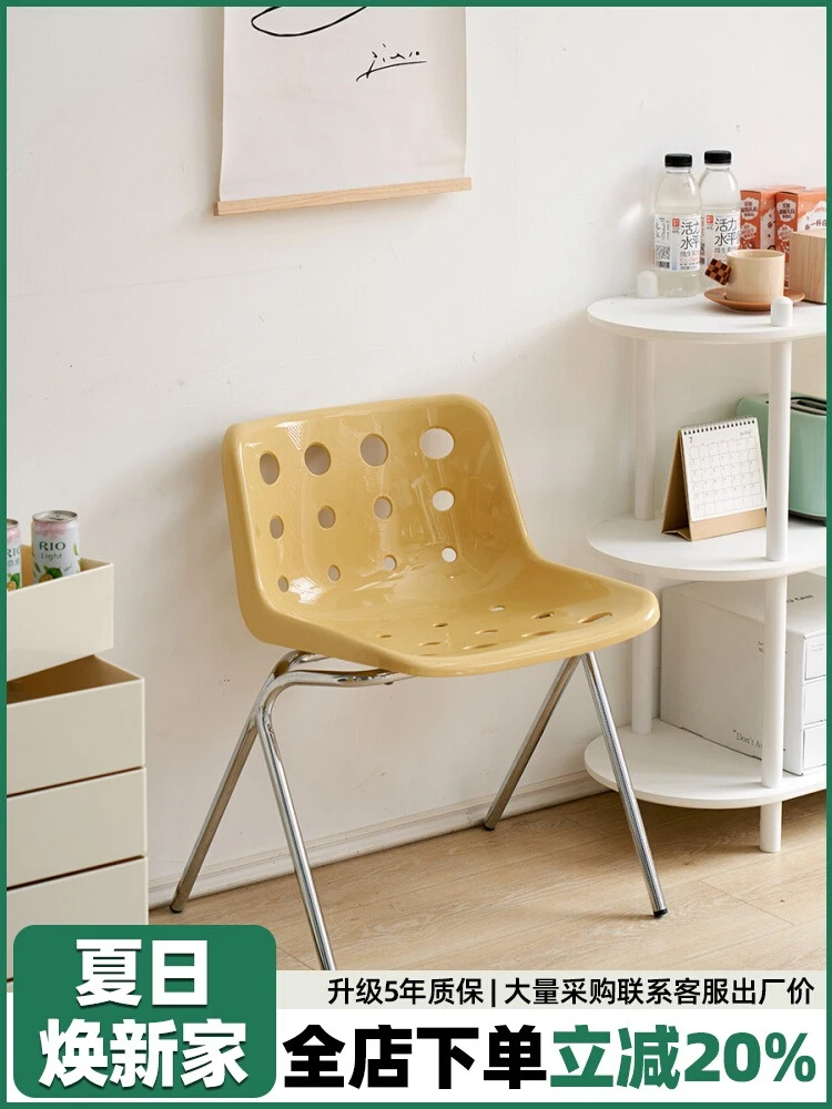 

Средневековый стул с сыром Интернет-дизайнер знаменитостей Обеденный стул Домашнее простое кафе Магазин чая с молоком Табурет со спинкой