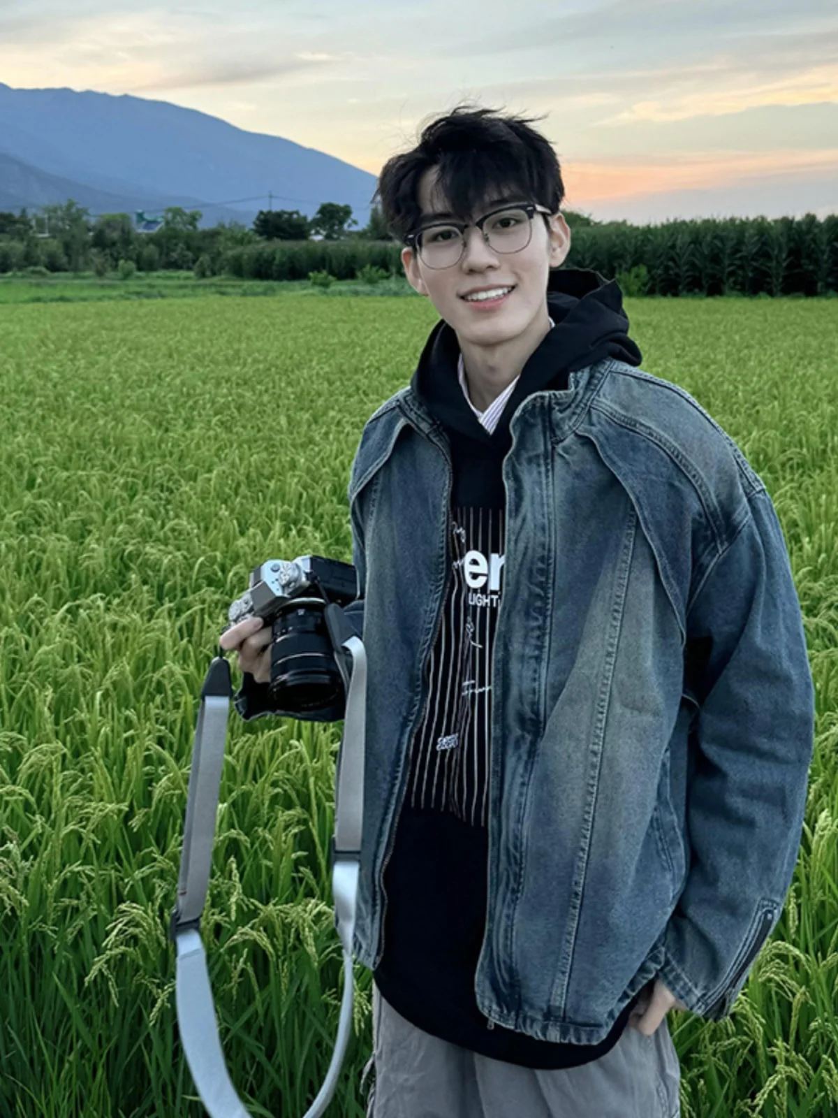 

Мужская джинсовая куртка Blue Waed: весенне-осенняя, приталенная, в американском уличном стиле, с деконструированным дизайном, рабочая одежда