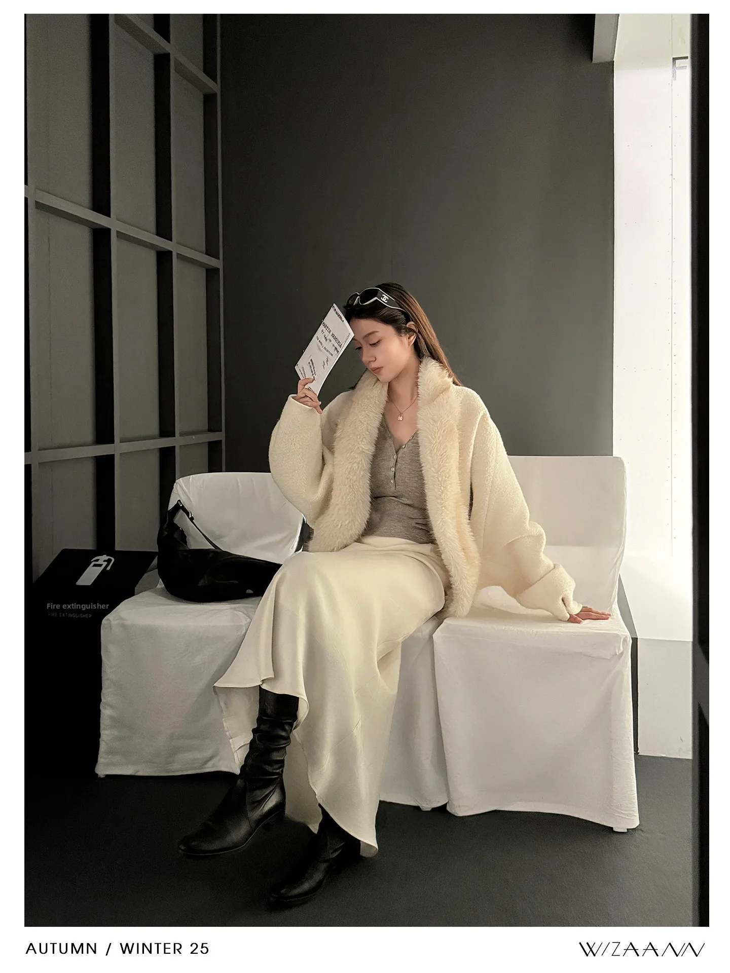 

Женский шелковый легкий кардиган Ele WizAann с меховым воротником, экологичный, утепленный, с короткими рукавами «летучая мышь»