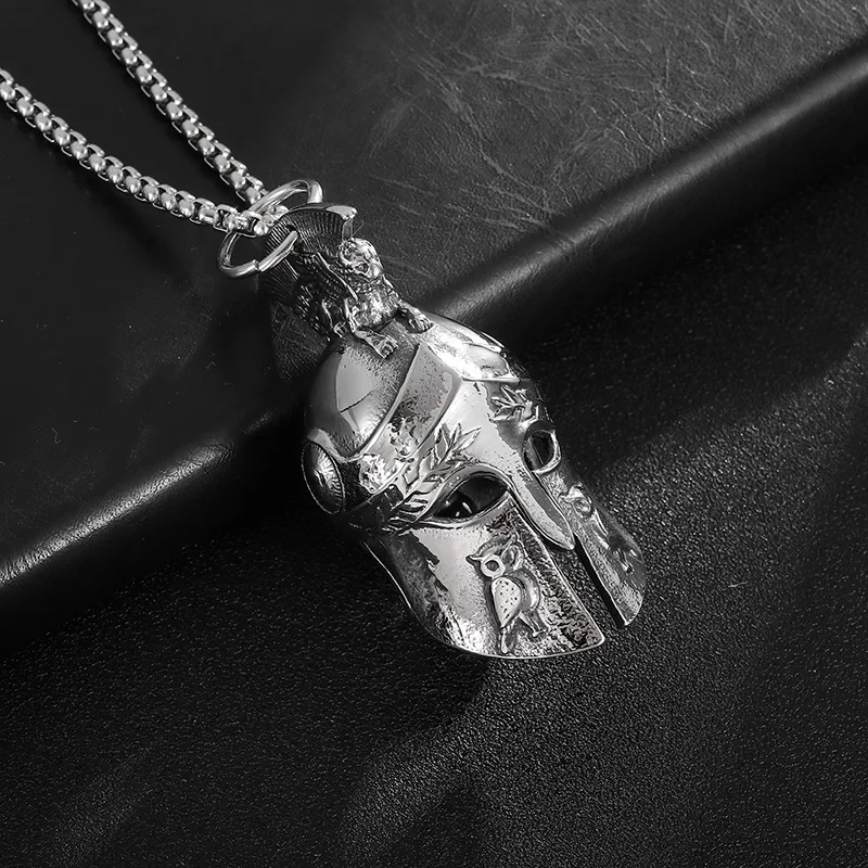 Casco da guerriero romano in acciaio inossidabile al titanio, ciondolo a campana da equitazione con casco da guerriero greco antico spartano