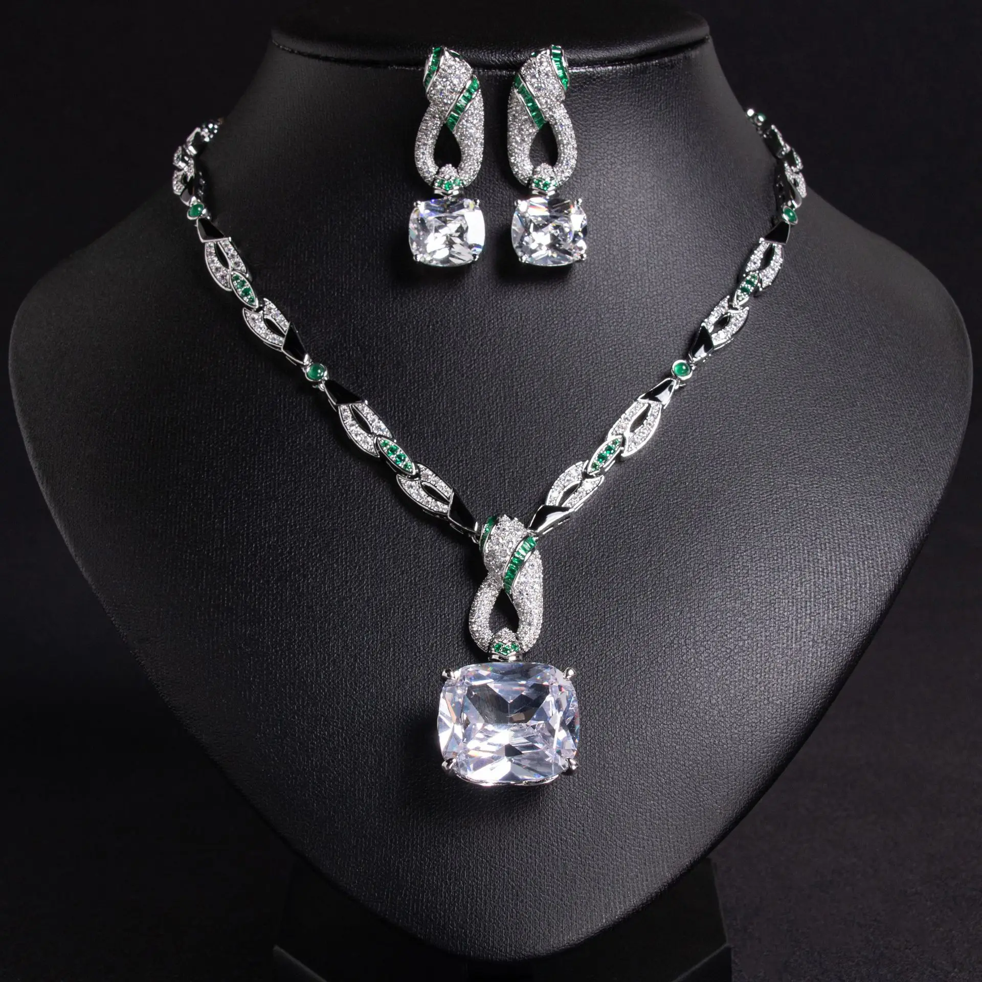 

2025 New Premium Light Luxury Focus Jewelry Necklace Earrings Set of 2 Suitable for Wedding Ball Holiday Gift Travel M-767