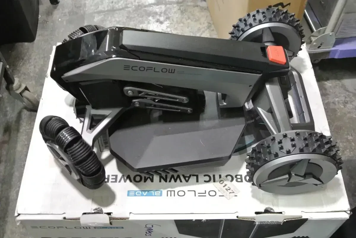 NUOVISSIMO rasaerba robotizzato ECO FLOW BLADE