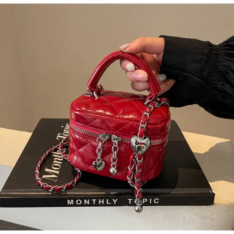 

Elegant Trendy Tote Handbag With Letter Logo Textured Simple Can Be Used As A Spacious And Stylish Diaper Bag