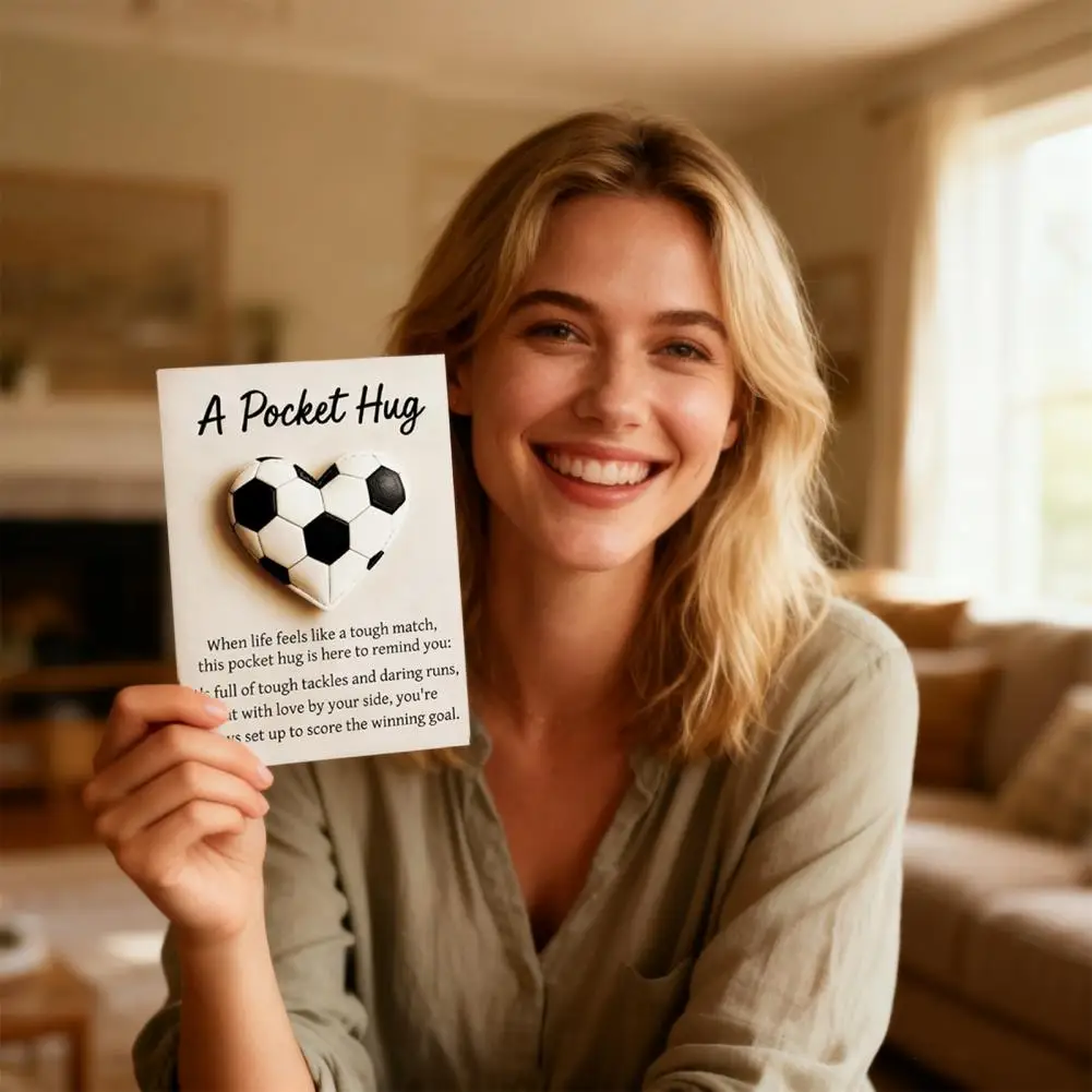 كرة القدم جيب عناق كرة القدم زخرفة مع بطاقة ملهمة دعم عاطفي جيب صغير عناق الهدايا لعشاق الرياضة
