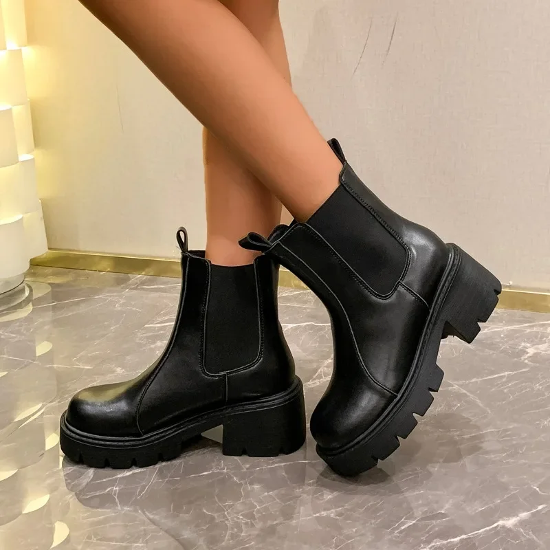 2024 New Design Women's Fashion Punk Fashion Boots Solid Color Handsome Thick Sole High Top Short Boots