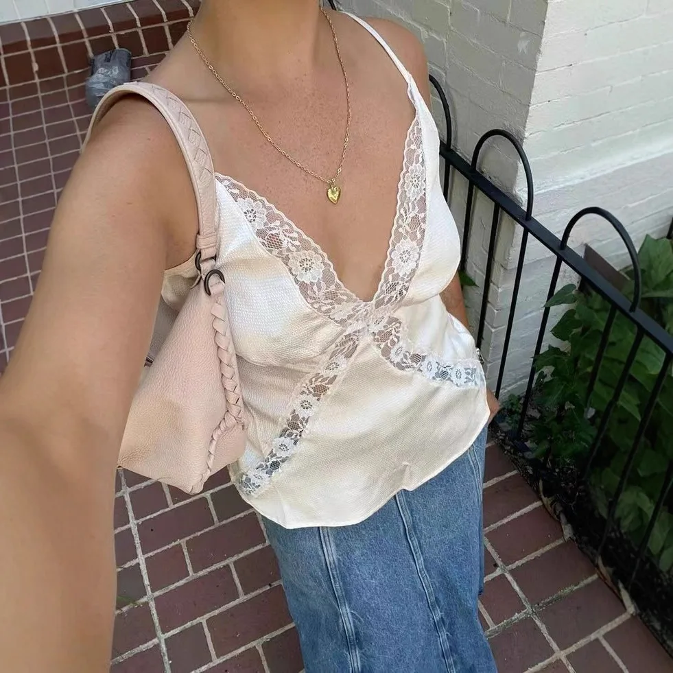

2026 Summer Women's Slim Fit Inner and Outer Tops Solid Color V-neck Lace Camisole for Hot Girls
