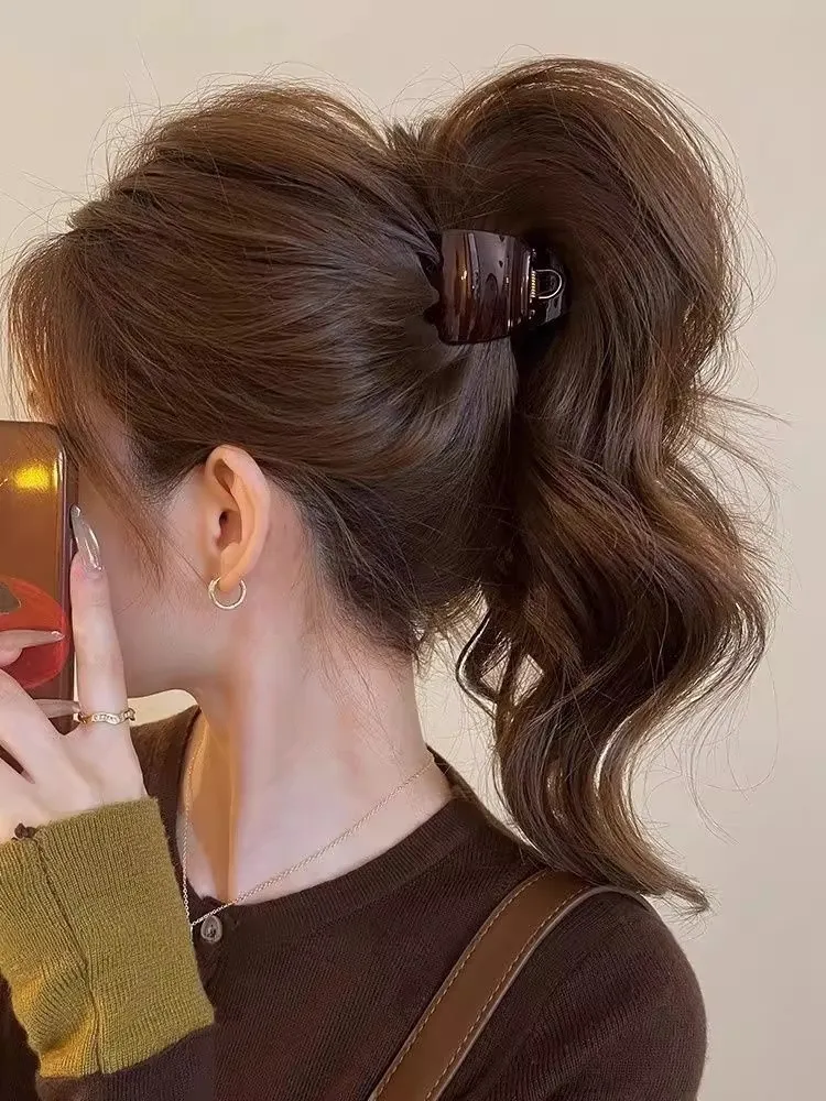 Hochwertige Haarspange aus Schildpatt. Hochwertiges Haarverlängerungs-Fixiergerät für hohe Pferdeschwänze. Langanhaltende Styling-Haarschmuckstücke für Elegante Frisuren – Detail 8