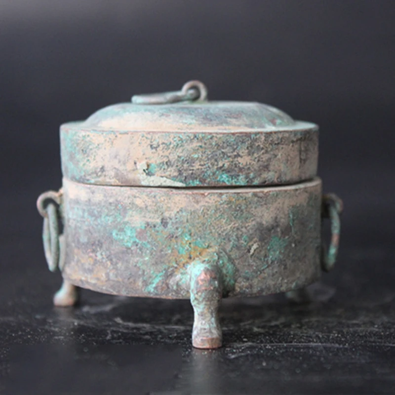 

Collection of old Chinese bronzes, retro Han dynasty, three-legged ware decoration, small decoration of aromatherapy burner