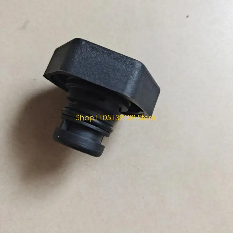 154675000A 安全な漏れ防止のための自動車冷却液リザーバー ボトル キャップ