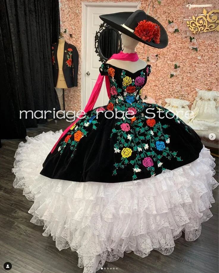 Vestido floral bordado sem ombro, vestido mexicano Charro Quinceanera, babados, trem da capela, preto e branco