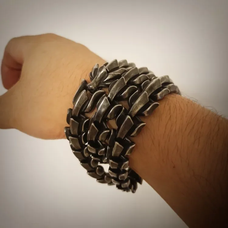 Outdoor EDC Portable Metal Bracelet Keel Whip Self Defense Whip Emergency Survival Waist Chain Tools