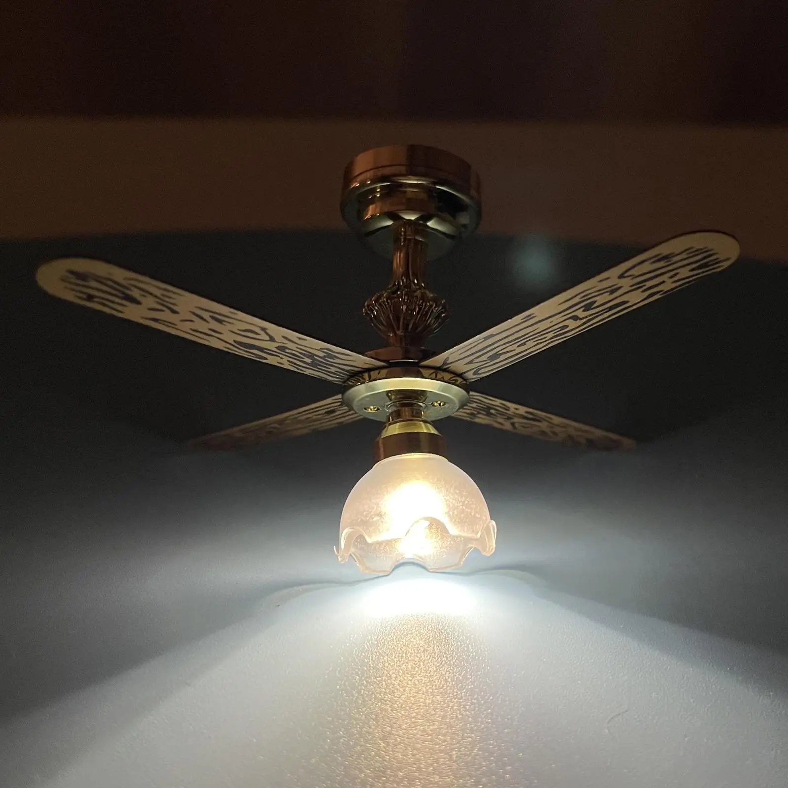 1/12  Dollhouse Ceiling Lamp Battery Powered Fan Light Lighting LED Ceiling Fan Light Frosted Lampshade