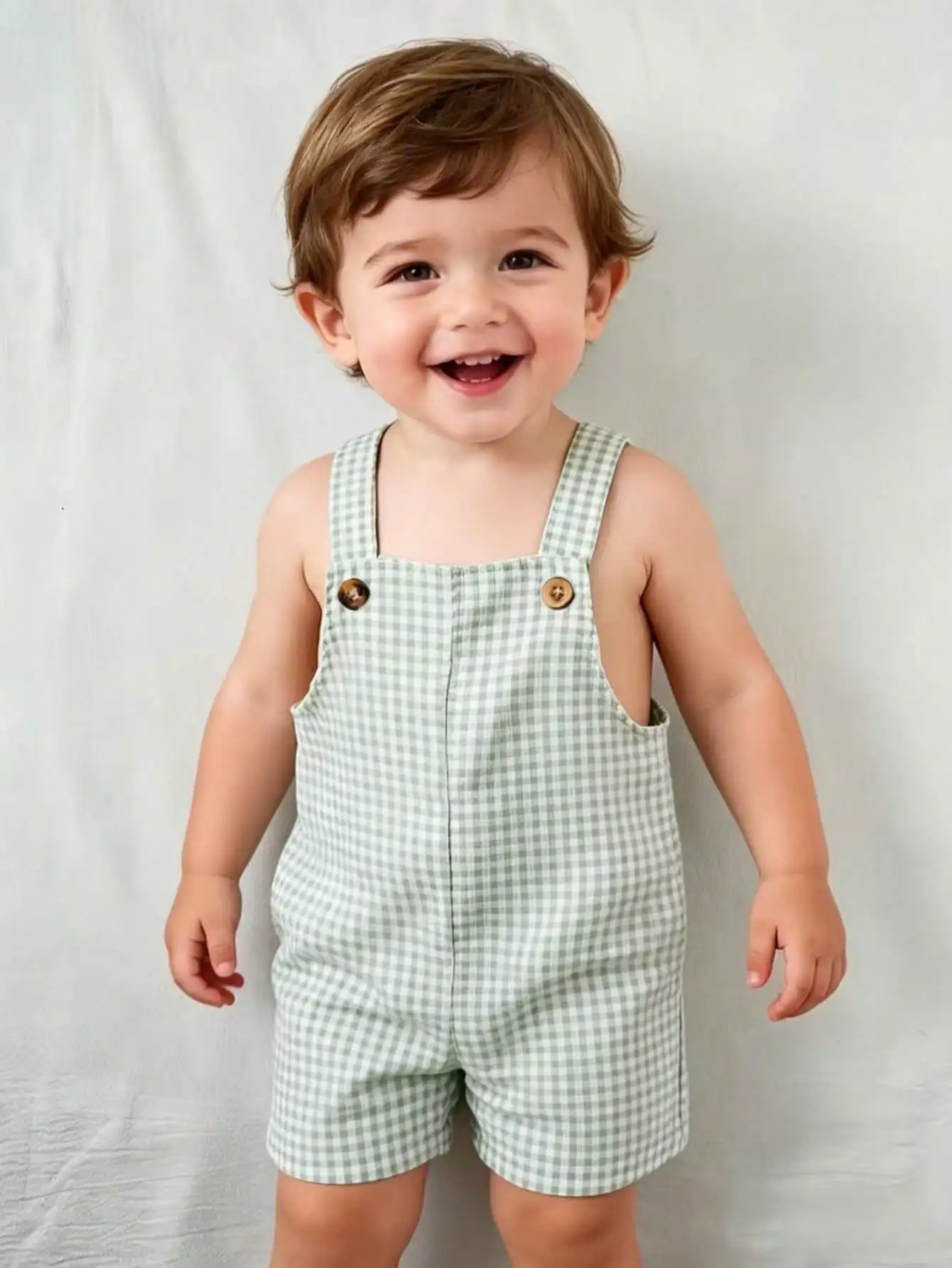 Kleines Mädchen-Set mit kariertem, knopfverschlossenem, ärmellosem Jumpsuit und dicken Schulterträgern, Kinderkleidung, Oberteil und Shorts, Outfit für Ba – Detail 6