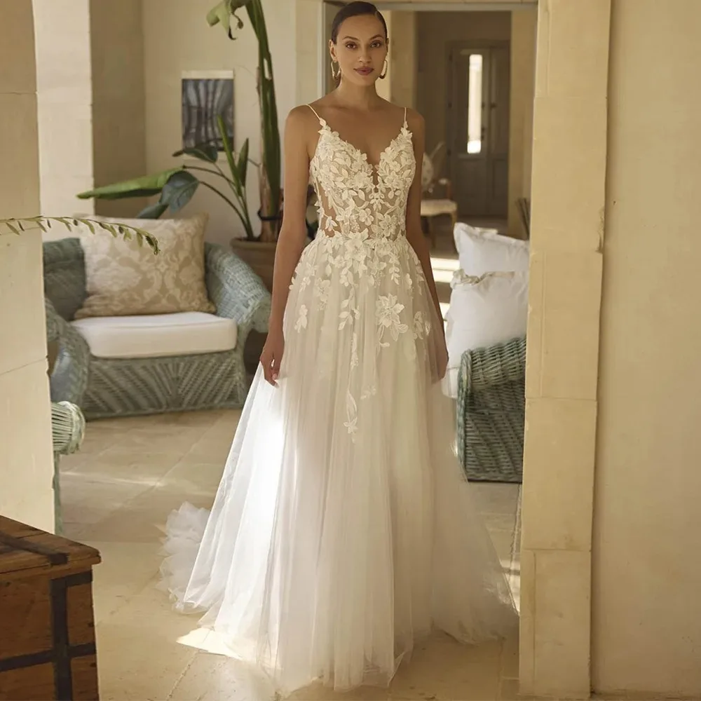 

Sexy Spaghetti Straps V Neck Wedding Dresses Customized Applique Sweep Train Tulle Bridal Gowns Lace-up Back Vestido De Noiva