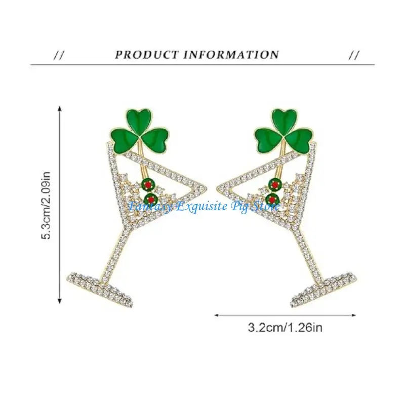 تتميز أقراط البرسيم بأزرار الماس وتصميمات زجاجية نبيذية للاحتفال بالحظ السعيد، وهي فن هندسي