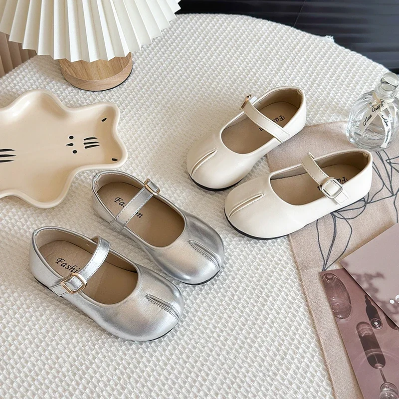 2026 Spring Autumn Brand New Beige Silver Girls Casual Shoes For Medium Big Kids Fashion Princess Soft Chic Party Wedding Flats