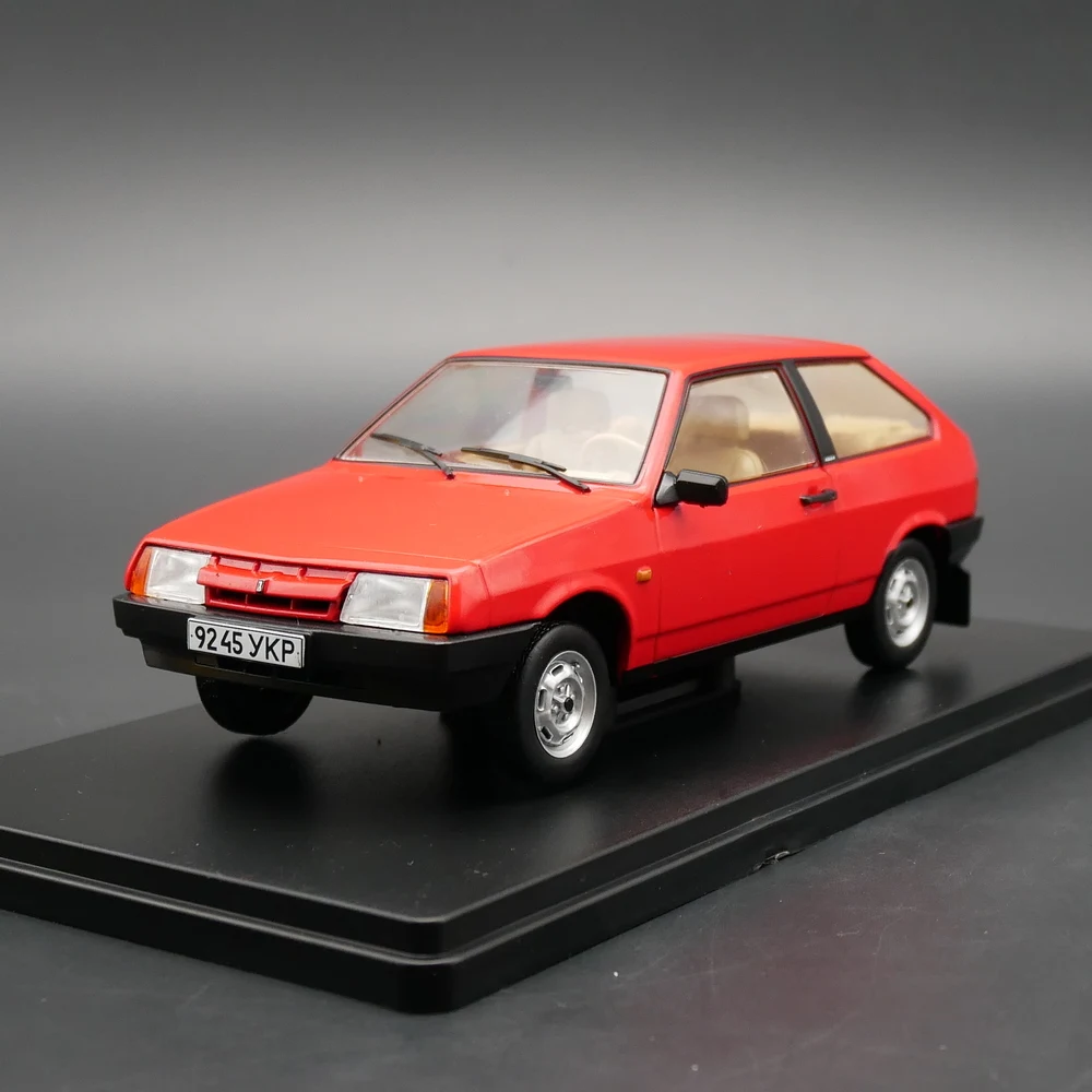 Diecast Ixo 1:24 Scale Lada Samara VAZ 2108 Soviet Old Car Alloy Car Model Collectible Toy Gift Souvenir Display Ornament