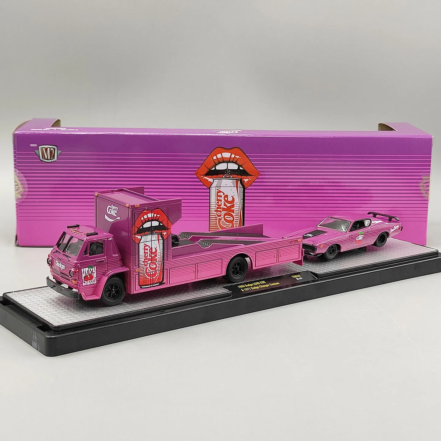 Diecast M2 1:64 Scale 1966 Dodge L600 COE & 1971 Dodge Charger Custom Edition Alloy Car Model