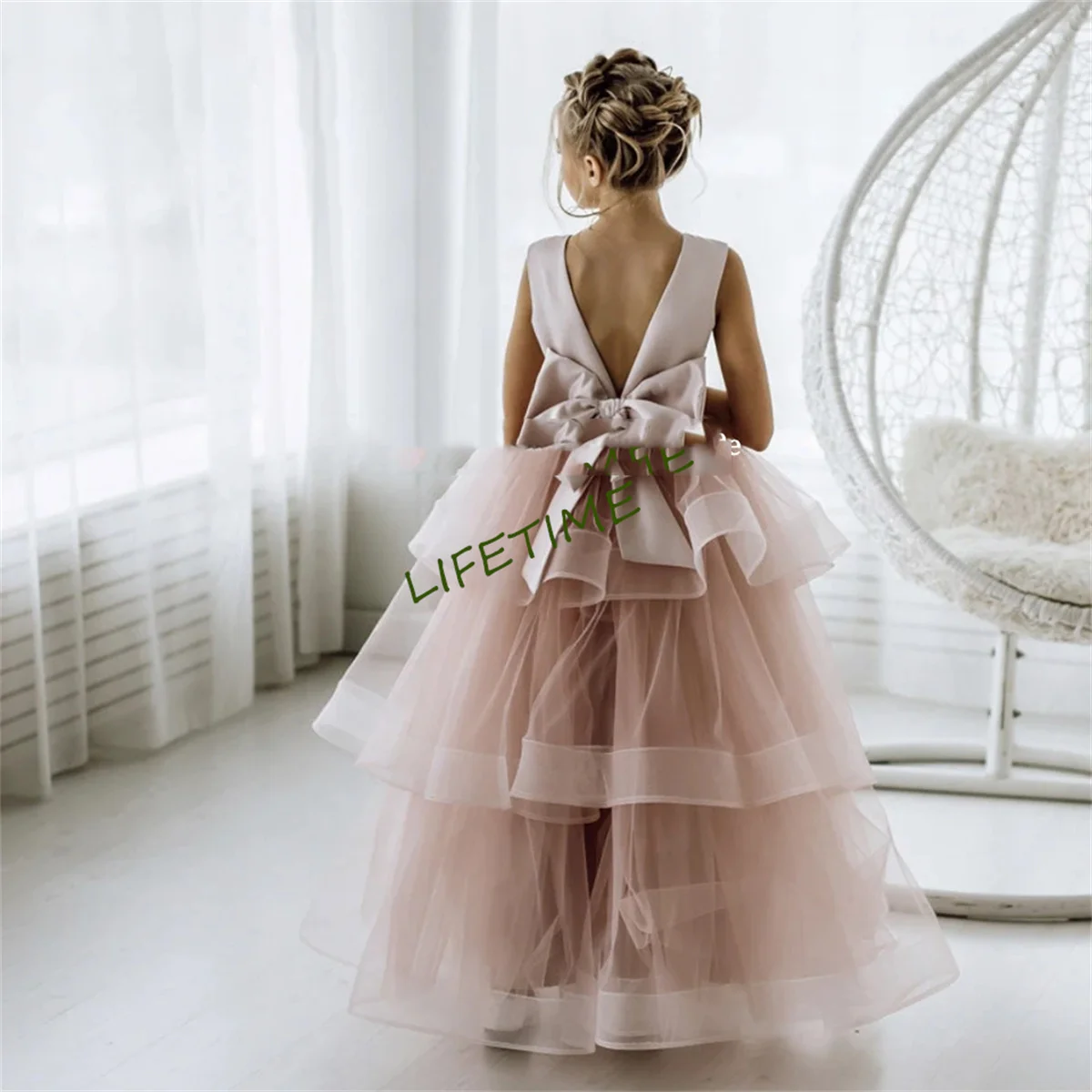 

Lovely Pink Tulle Tiered Ball Gown Flower Girl Dresses 2024 Kids Pageant Sleeveless Birthday Party Toddler First Communion Gowns