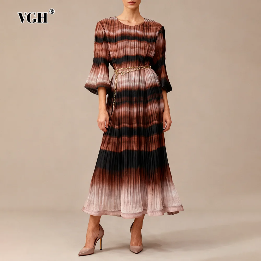 فساتين VGH متدرجة ذات ثنيات مع سلسلة معدنية للنساء برقبة دائرية وأكمام ثلاثة أرباع أنيقة عالية الجودة على شكل حرف A فستان نسائي #1