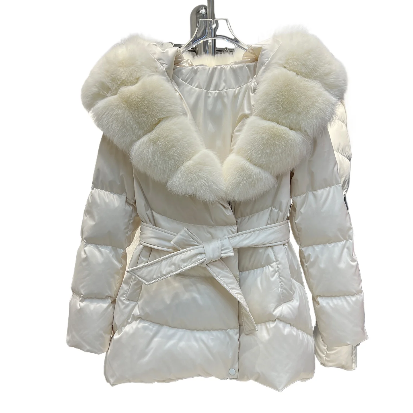 

Женская короткая пуховая куртка с большим воротником из лисьего меха, новинка зимы 2025, с завязками на талии, свободного кроя, на утином пуху